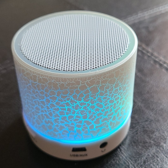 Mini Bluetooth Speaker Portable New - Picture 1 of 13
